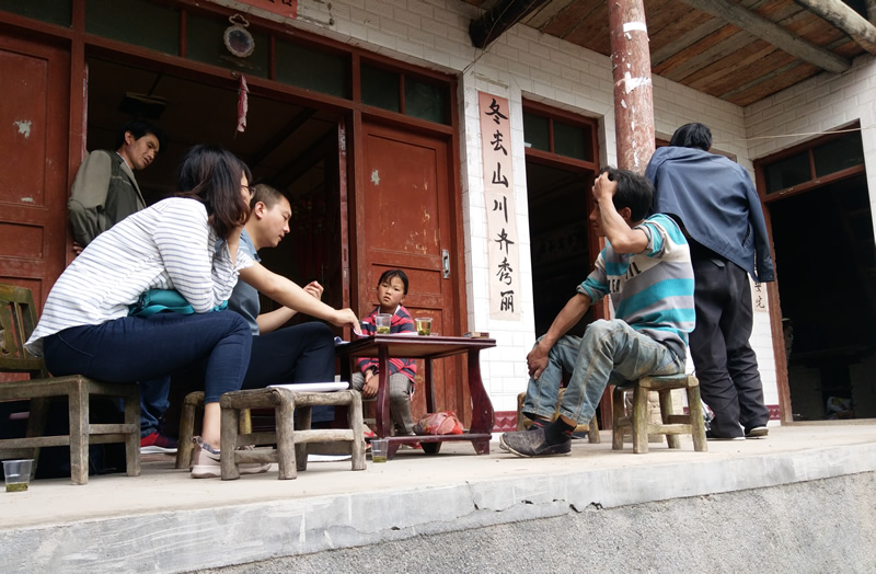 市龍江城鄉(xiāng)發(fā)展集團公司持續(xù)開展精準扶貧幫扶工作