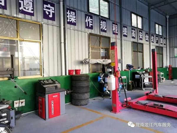 金錘鈑金，銀槍噴漆！龍江汽修值得信賴！