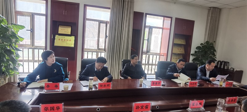 李逢春副市長在市龍江集團公司調(diào)研指導(dǎo)工作