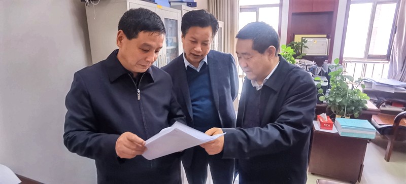 李逢春副市長在市龍江集團公司調(diào)研指導(dǎo)工作